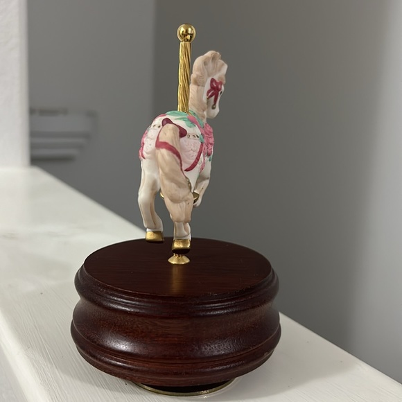 🖤1991 San Francisco Music Box Company Carousel Horse Musical Figurine - Picture 3 of 10